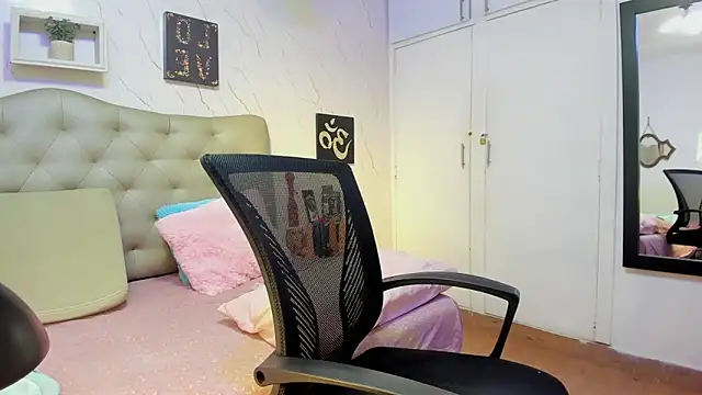 Antonella Montanari online show from October 19, 1:28 am