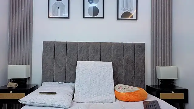 Luciana Ortiz1 online show from February 4, 12:44 pm