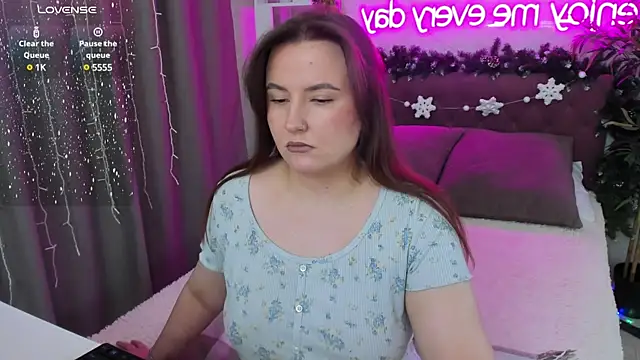 Snapshot of FeralPeach chatting on January 16, 8:33 am FeralPeach online show from January 16, 8:33 am