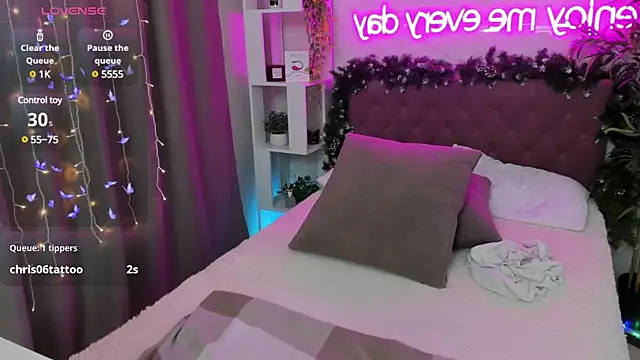 Snapshot of FeralPeach chatting on January 26, 8:57 am FeralPeach online show from January 26, 8:57 am