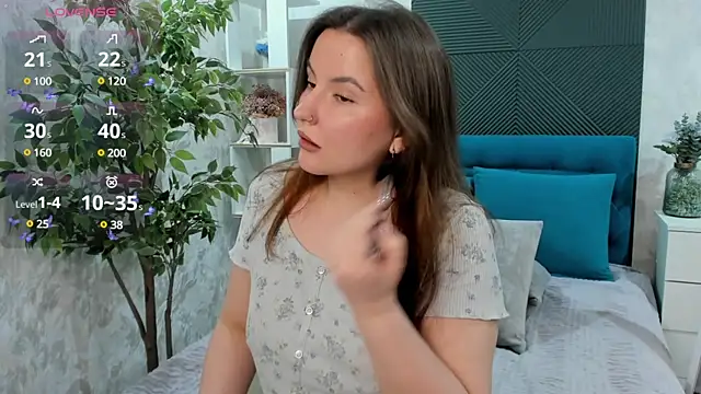 Snapshot of FeralPeach chatting on February 14, 8:10 am FeralPeach online show from February 14, 8:10 am