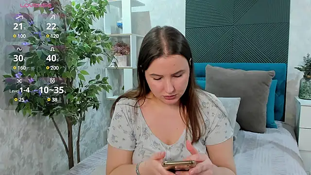 Snapshot of FeralPeach chatting on February 15, 8:54 am FeralPeach online show from February 15, 8:54 am