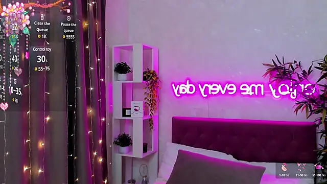 Snapshot of FeralPeach chatting on March 2, 11:50 am FeralPeach online show from March 2, 11:50 am