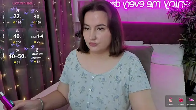 Snapshot of FeralPeach chatting on September 18, 4:03 am FeralPeach online show from September 18, 4:03 am