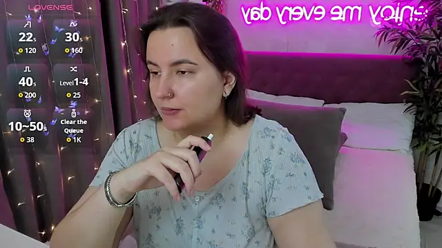 Snapshot of FeralPeach chatting on September 21, 3:41 am FeralPeach online show from September 21, 3:41 am