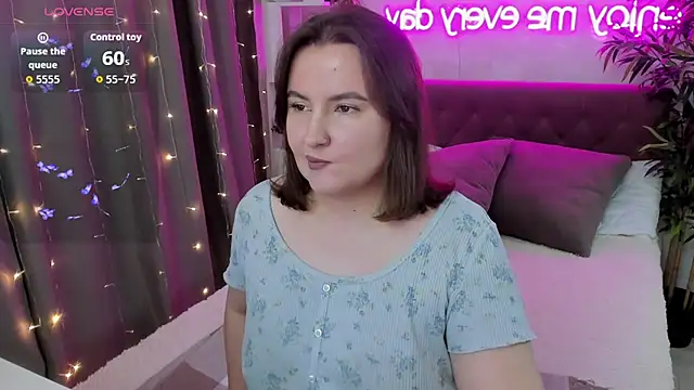 Snapshot of FeralPeach chatting on October 29, 6:37 am FeralPeach online show from October 29, 6:37 am