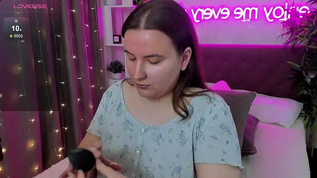 FeralPeach online show from May 17, 7:17 am