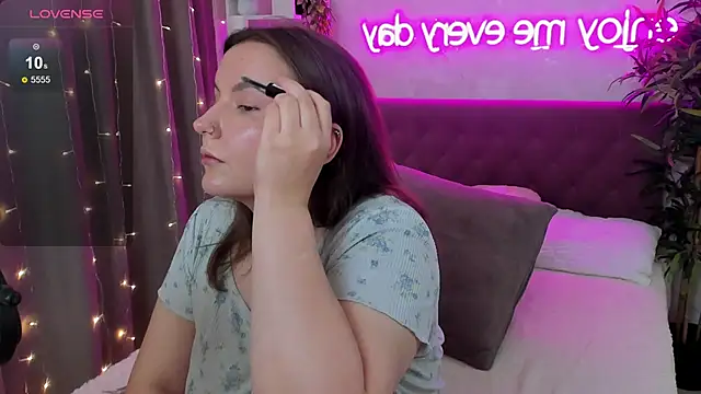 FeralPeach online show from June 20, 6:27 am