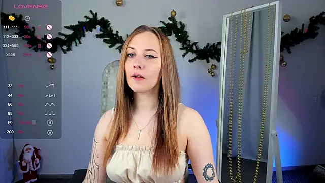 Snapshot of E_l_i_z_a chatting on December 14, 3:36 pm E l i z a online show from December 14, 3:36 pm