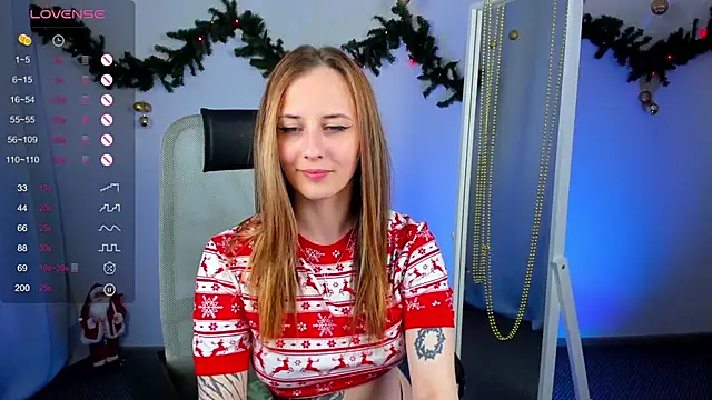 Snapshot of E_l_i_z_a chatting on December 15, 9:42 pm E l i z a online show from December 15, 9:42 pm