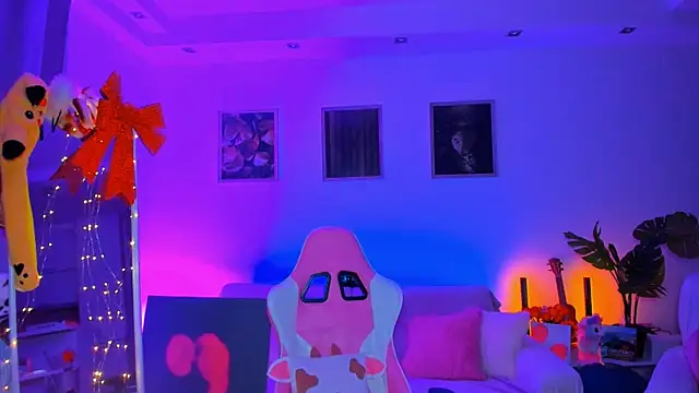 Alyssa Smitt online show from February 16, 10:32 pm