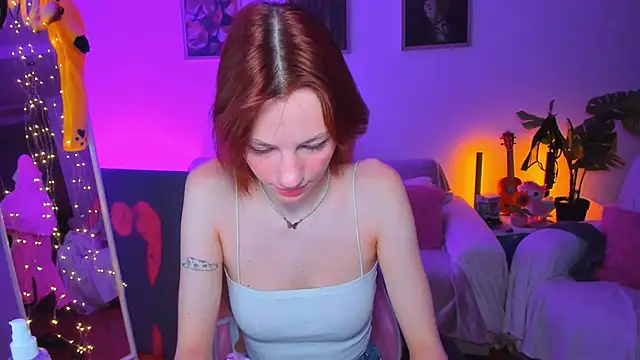 Alyssa Smitt online show from October 9, 1:47 am