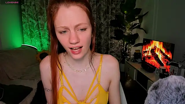 Alyssa Smitt online show from July 28, 12:51 am