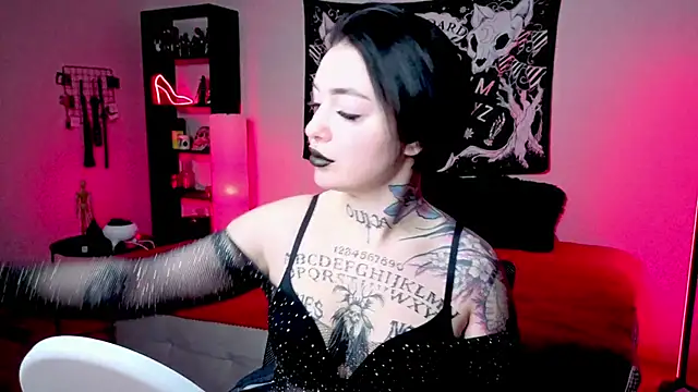 Snapshot of Magic_Allie chatting on April 9, 6:46 pm Magic Allie online show from April 9, 6:46 pm