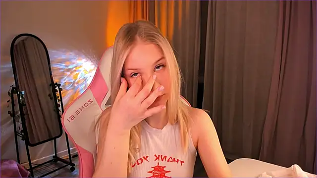 Snapshot of Eva_Davi chatting on March 13, 2:51 am Eva Davi online show from March 13, 2:51 am