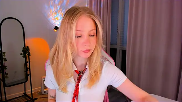 Snapshot of Eva_Davi chatting on March 28, 3:06 am Eva Davi online show from March 28, 3:06 am