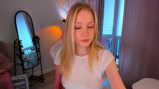 Snapshot of Eva_Davi chatting on April 6, 4:46 am Eva Davi online show from April 6, 4:46 am