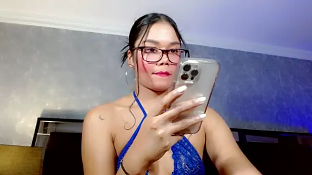 Snapshot of JasmineMoore chatting on March 5, 10:17 pm JasmineMoore online show from March 5, 10:17 pm