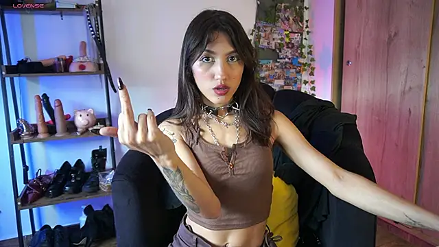 MissKorah online show from November 19, 7:25 pm