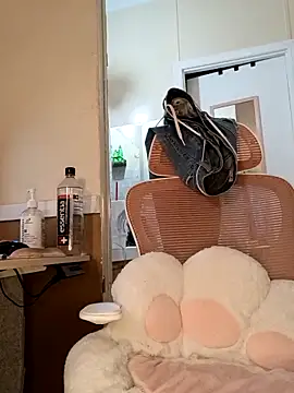 Snapshot of SafeinouterSpace chatting on September 18, 4:36 am SafeinouterSpace online show from September 18, 4:36 am