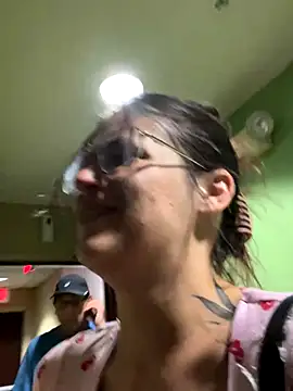 Snapshot of SafeinouterSpace chatting on October 8, 4:48 pm SafeinouterSpace online show from October 8, 4:48 pm