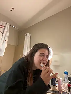 Snapshot of SafeinouterSpace chatting on October 17, 9:39 pm SafeinouterSpace online show from October 17, 9:39 pm