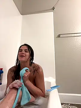 Snapshot of SafeinouterSpace chatting on October 23, 10:58 am SafeinouterSpace online show from October 23, 10:58 am