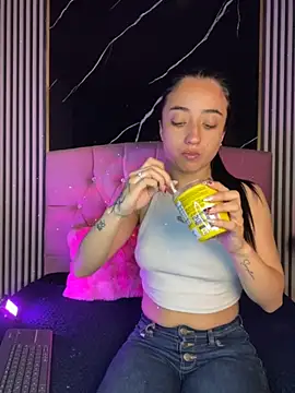 Snapshot of Ady_18 chatting on September 24, 6:11 pm Ady 18 online show from September 24, 6:11 pm