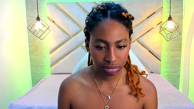 Queen perla  online show from December 14, 3:15 pm