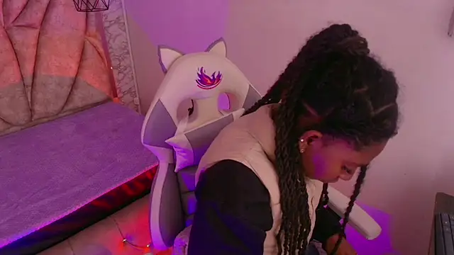 Queen perla  online show from November 22, 12:37 pm