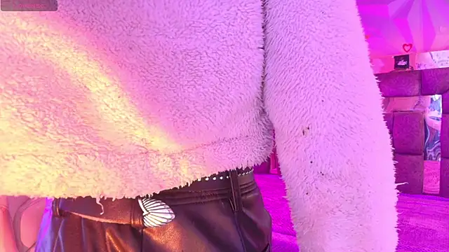 Queen perla  online show from May 8, 12:21 pm