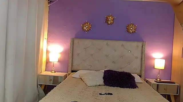 Kim and Mia online show from November 7, 10:37 am