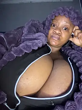 Chubbykarisma27 online show from May 20, 3:56 am