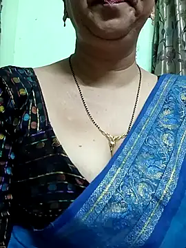 Snapshot of Rosy-B chatting on December 4, 12:52 am Rosy-B online show from December 4, 12:52 am