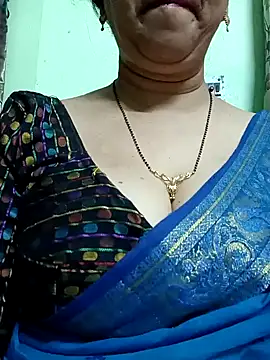 Snapshot of Rosy-B chatting on December 7, 12:52 am Rosy-B online show from December 7, 12:52 am