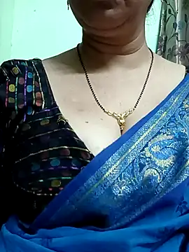 Snapshot of Rosy-B chatting on December 7, 9:44 pm Rosy-B online show from December 7, 9:44 pm