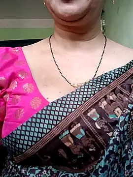 Snapshot of Rosy-B chatting on December 16, 9:46 am Rosy-B online show from December 16, 9:46 am