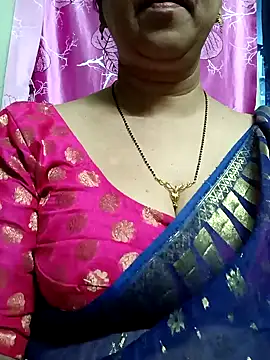 Snapshot of Rosy-B chatting on February 11, 12:28 am Rosy-B online show from February 11, 12:28 am
