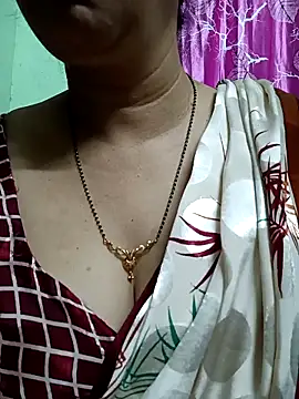 Snapshot of Rosy-B chatting on April 4, 11:13 pm Rosy-B online show from April 4, 11:13 pm