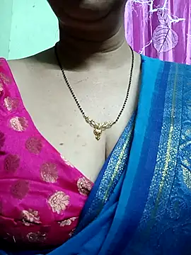 Snapshot of Rosy-B chatting on April 8, 10:54 pm Rosy-B online show from April 8, 10:54 pm