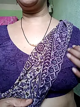Snapshot of Rosy-B chatting on April 17, 9:56 am Rosy-B online show from April 17, 9:56 am