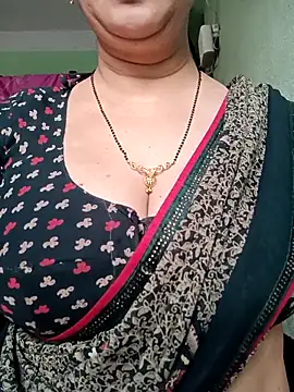 Snapshot of Rosy-B chatting on April 21, 12:23 am Rosy-B online show from April 21, 12:23 am