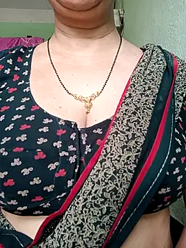 Snapshot of Rosy-B chatting on April 21, 1:42 am Rosy-B online show from April 21, 1:42 am