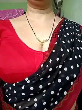 Snapshot of Rosy-B chatting on April 21, 9:48 am Rosy-B online show from April 21, 9:48 am