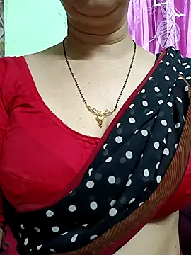 Snapshot of Rosy-B chatting on April 22, 10:33 pm Rosy-B online show from April 22, 10:33 pm