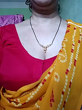 Snapshot of Rosy-B chatting on April 23, 10:36 am Rosy-B online show from April 23, 10:36 am