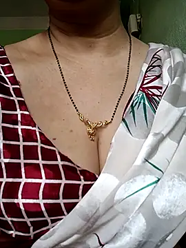 Snapshot of Rosy-B chatting on April 24, 9:45 am Rosy-B online show from April 24, 9:45 am
