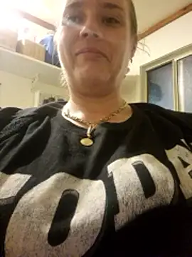Snapshot of Off_the_Lesh chatting on May 24, 11:59 am Off the Lesh online show from May 24, 11:59 am