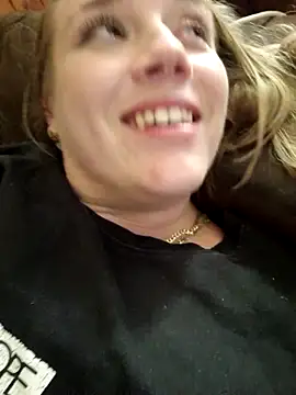 Snapshot of Off_the_Lesh chatting on May 30, 4:09 am Off the Lesh online show from May 30, 4:09 am