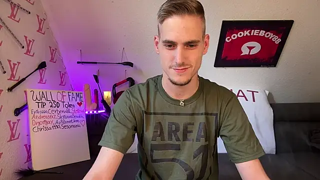 Cookieboy88 online show from May 11, 4:48 pm